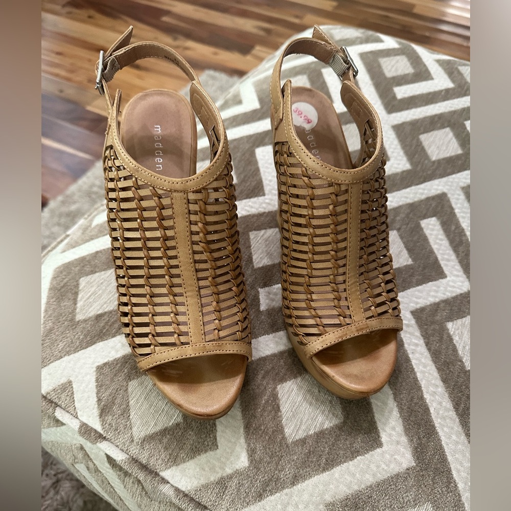 Madden girl wedge